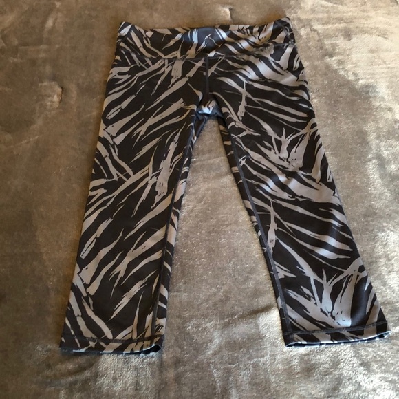 Women’s size medium gap fit g fast gray and black palm print leggings - Picture 1 of 12